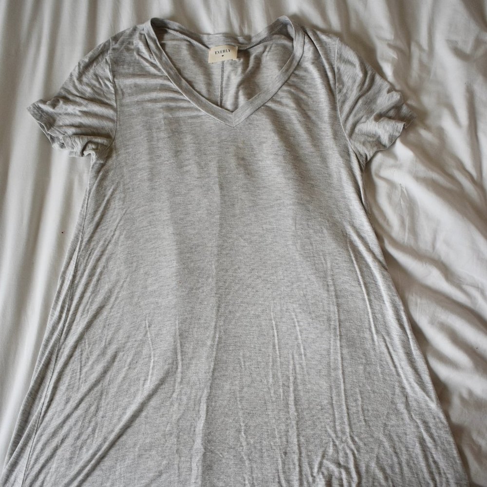 Flowy Everly V-Neck T-Shirt Dress